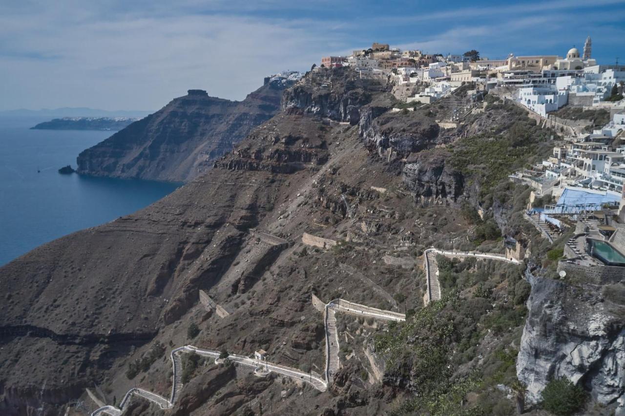 Amphitheater Cave Houses Fira  Eksteriør bilde